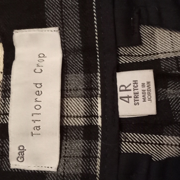 GAP Tailored Stretch Crop Pants in a Bold Plaid Print are a Size 4R - Picture 3 of 6